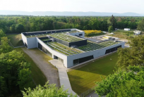 Das neue Wasserwerk Mörscher Wald befindet sich südlich der Fächerstadt auf Mörscher Gemarkung. Das nachhaltige Werk ist in den umgebenden Naturraum eingebettet.